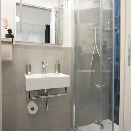 1886 Colosseo Apartment *